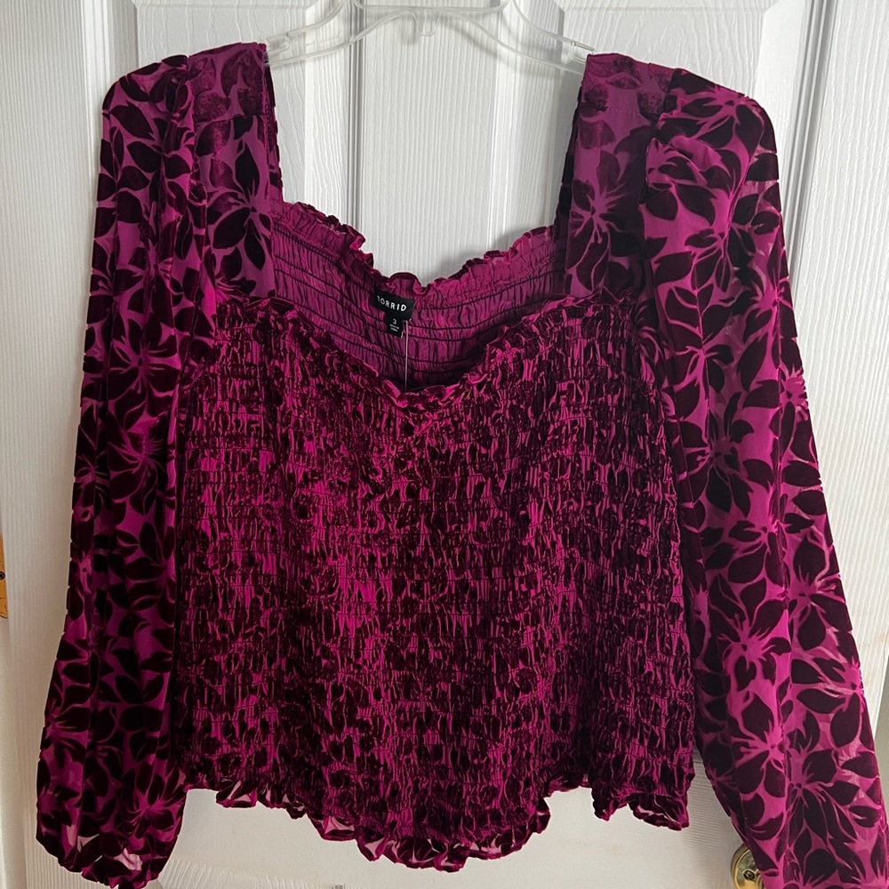 Torrid crop top velvet jacquered sleeves